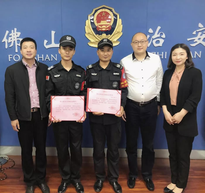 夏總、集團管理人員與獲獎隊員合照，送上慰問與祝賀